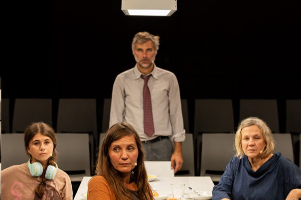 un uomo e tre donne