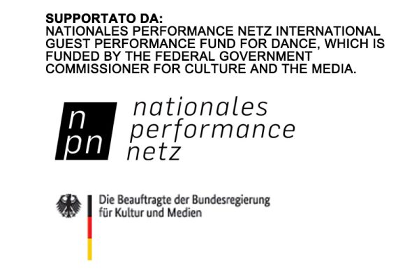 supportata da:  NATIONALES PERFORMANCE NETZ International Guest Performance Fund for Dance, which is funded by the Federal Government Commissioner for Culture and the Media.“